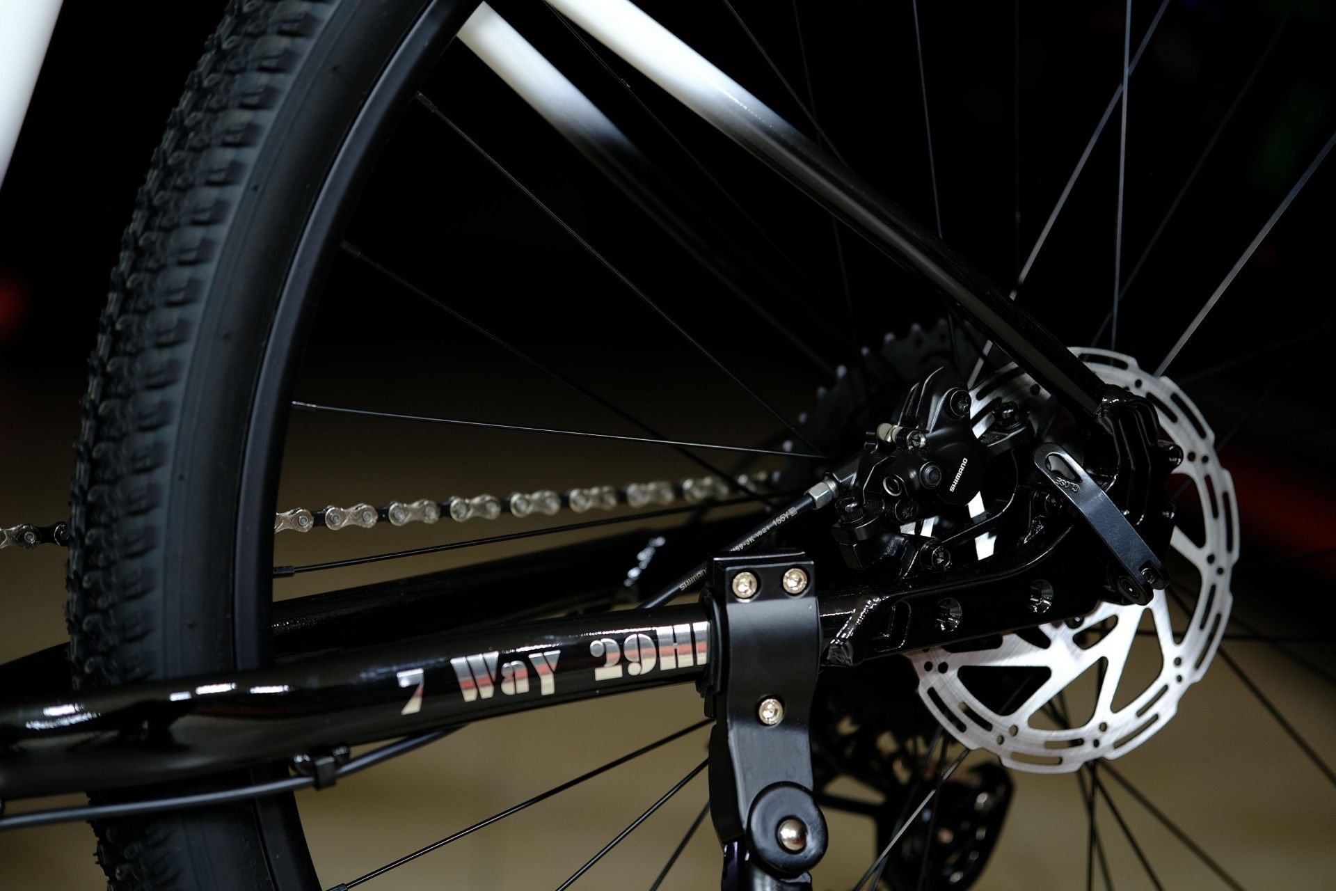 Тормоз гидравлический Shimano MT200
 HOKE 7 Way 29 HD матовый чёрный 17